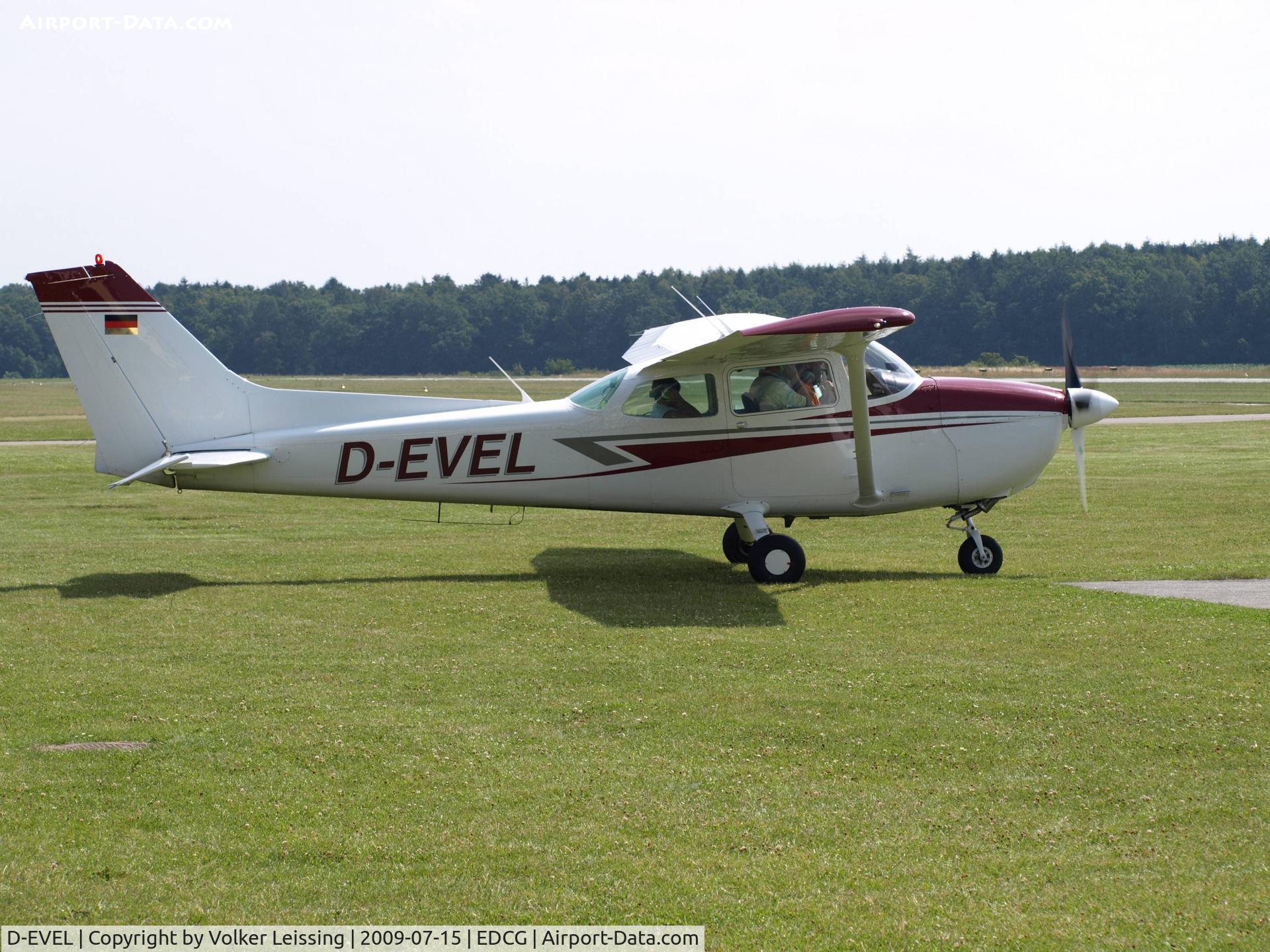 D-EVEL, 1992 Cessna C172N C/N 17273253, ready for taxi