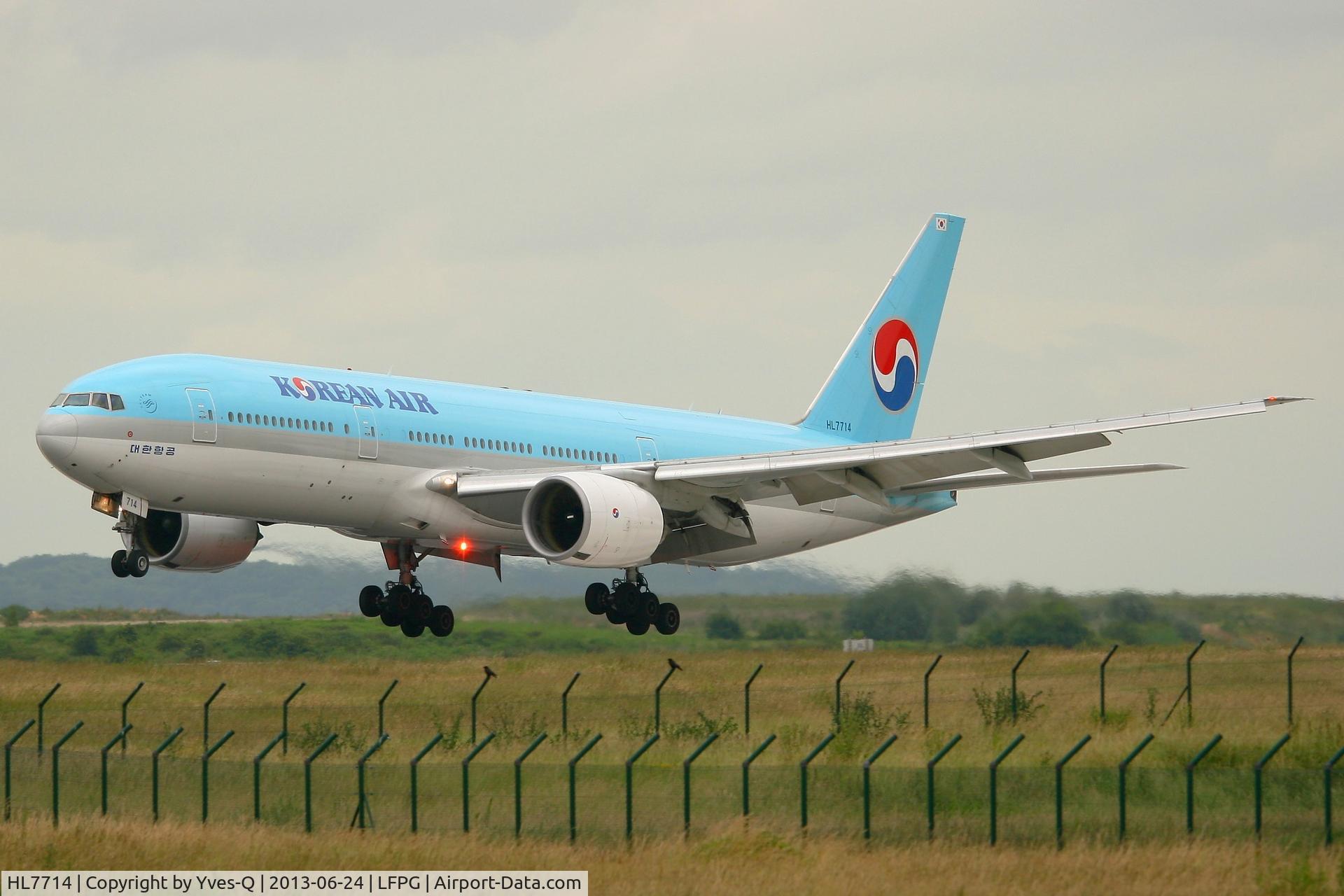 HL7714, 2002 Boeing 777-2B5/ER C/N 27951, Boeing 777-2B5 (ER), landing rwy 26L, Roissy Charles De Gaulle Airport (LFPG-CDG)