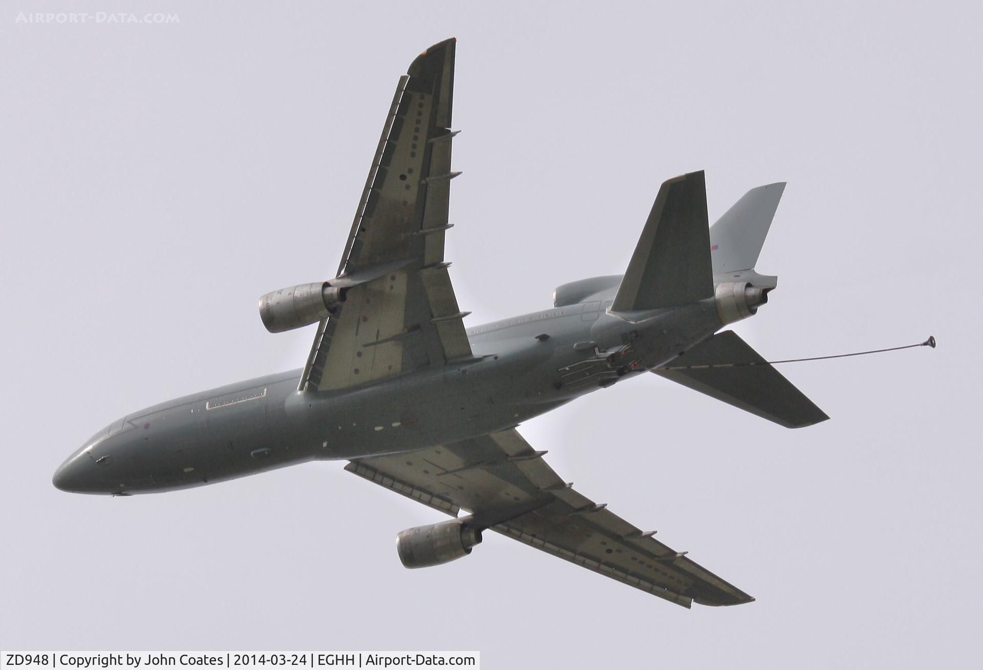ZD948, 1980 Lockheed L-1011-385-3 TriStar K1 (500) C/N 193V-1157, First farewell pass with hose trailing