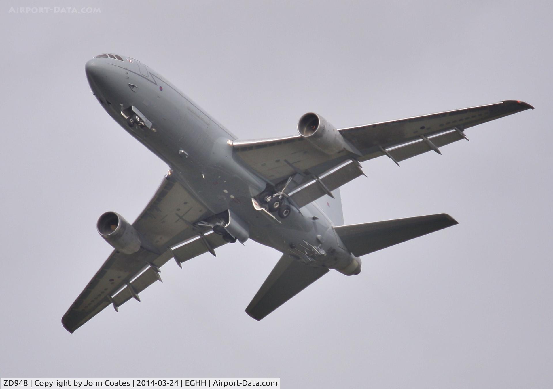 ZD948, 1980 Lockheed L-1011-385-3 TriStar K1 (500) C/N 193V-1157, Second farewell approach with gear down