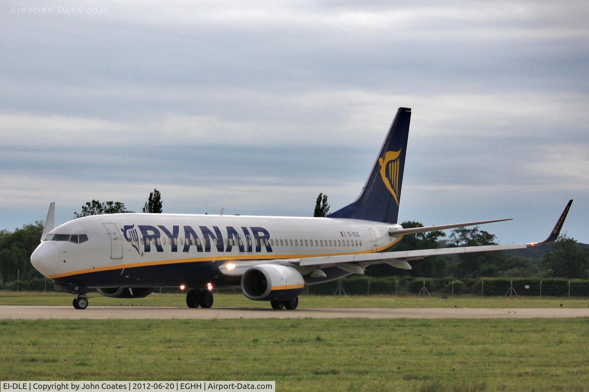 EI-DLE, 2006 Boeing 737-8AS C/N 33587, Lining up 08