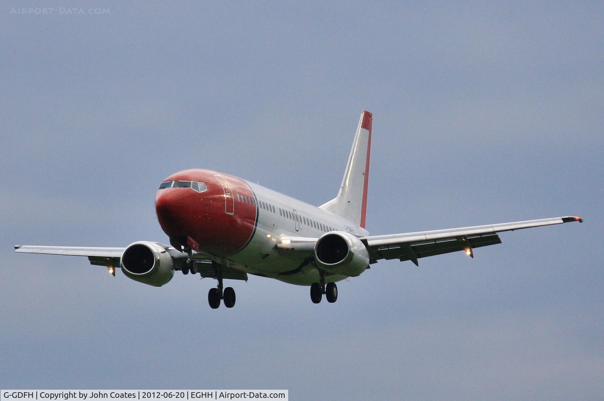G-GDFH, 1993 Boeing 737-3Y5 C/N 25615, On approach