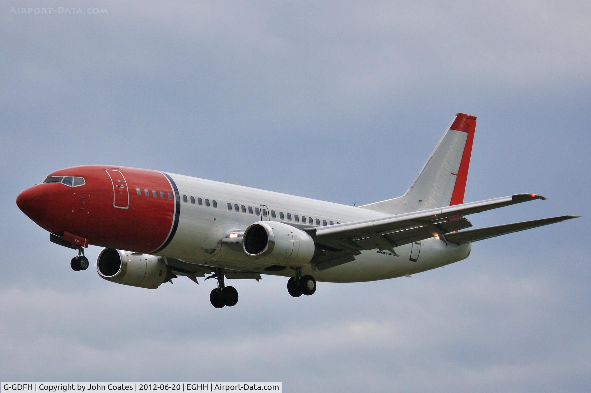 G-GDFH, 1993 Boeing 737-3Y5 C/N 25615, Finals to 08