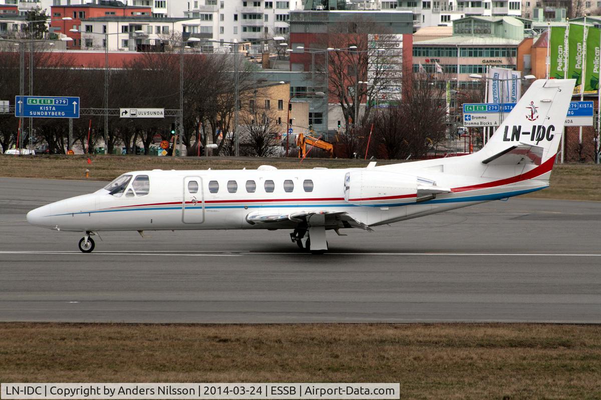 LN-IDC, 2004 Cessna 560 Citation Encore+ C/N 560-0652, Lining up runway 30.