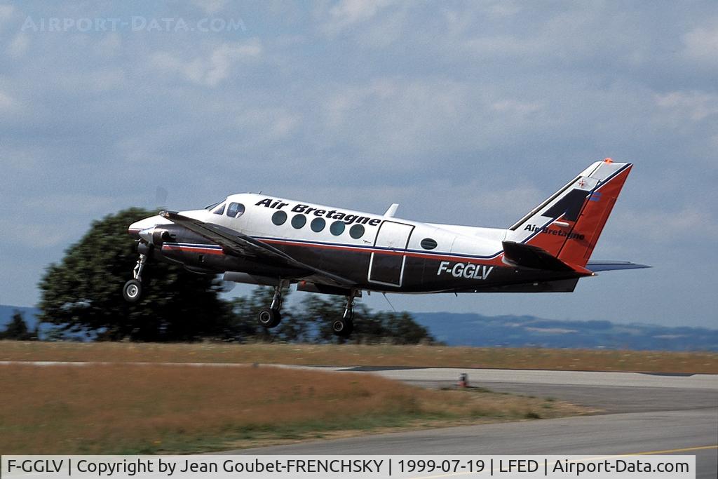 F-GGLV, Beech A100 King Air C/N B-150, Air Bretagne take off