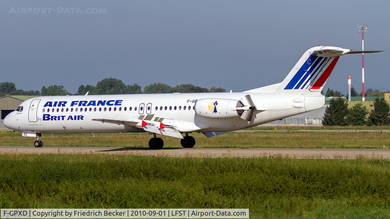 F-GPXD, 1995 Fokker 100 (F-28-0100) C/N 11494, decelerating after touchdown