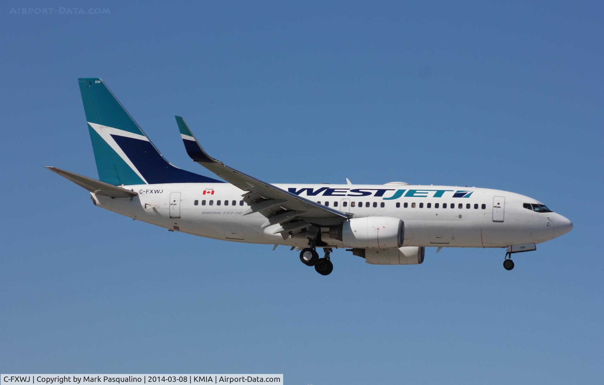 C-FXWJ, 2005 Boeing 737-7CT C/N 32768, Boeing 737-700