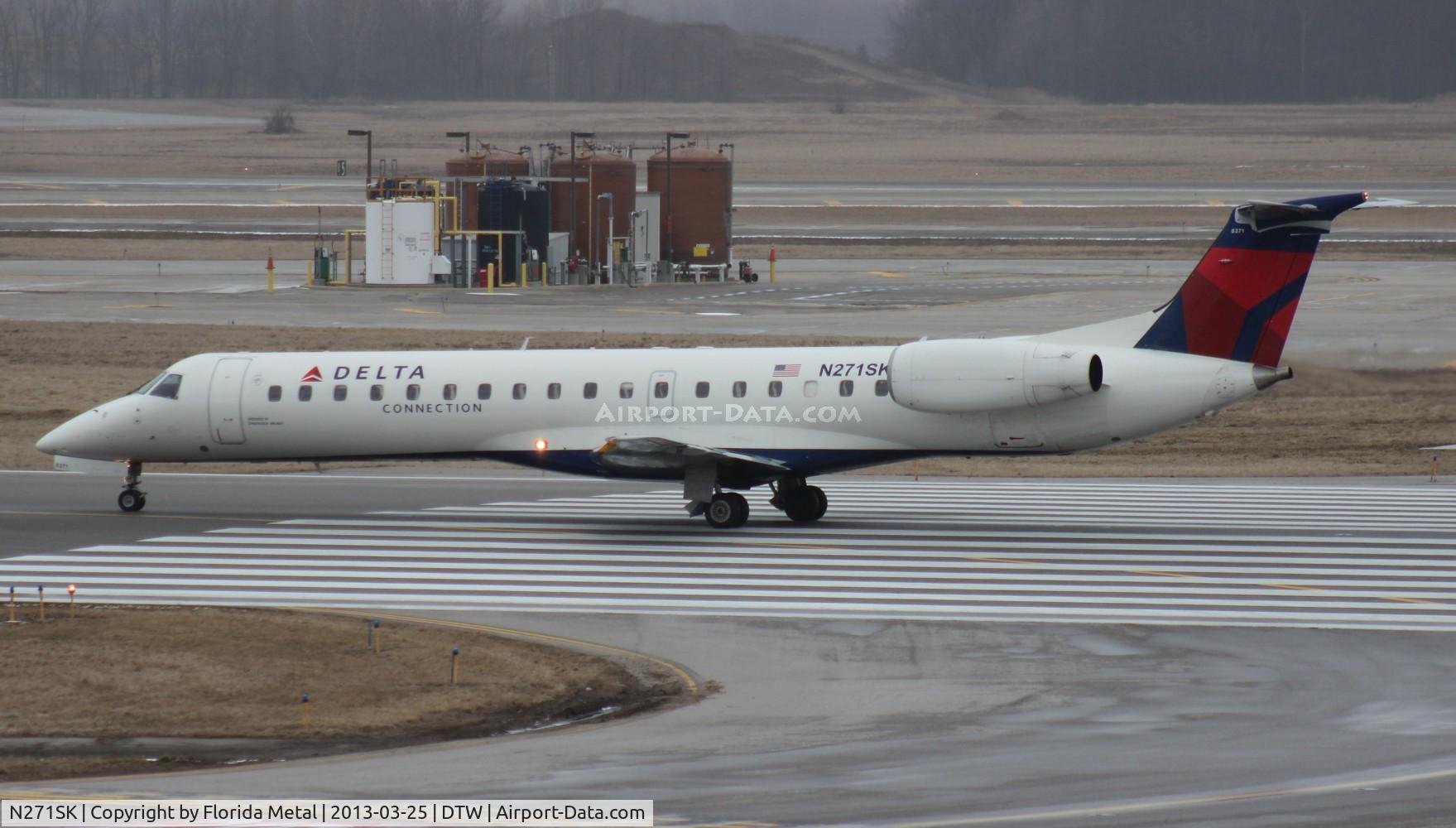 N271SK, 2000 Embraer ERJ-145LR (EMB-145LR) C/N 145305, Delta Connection E145LR