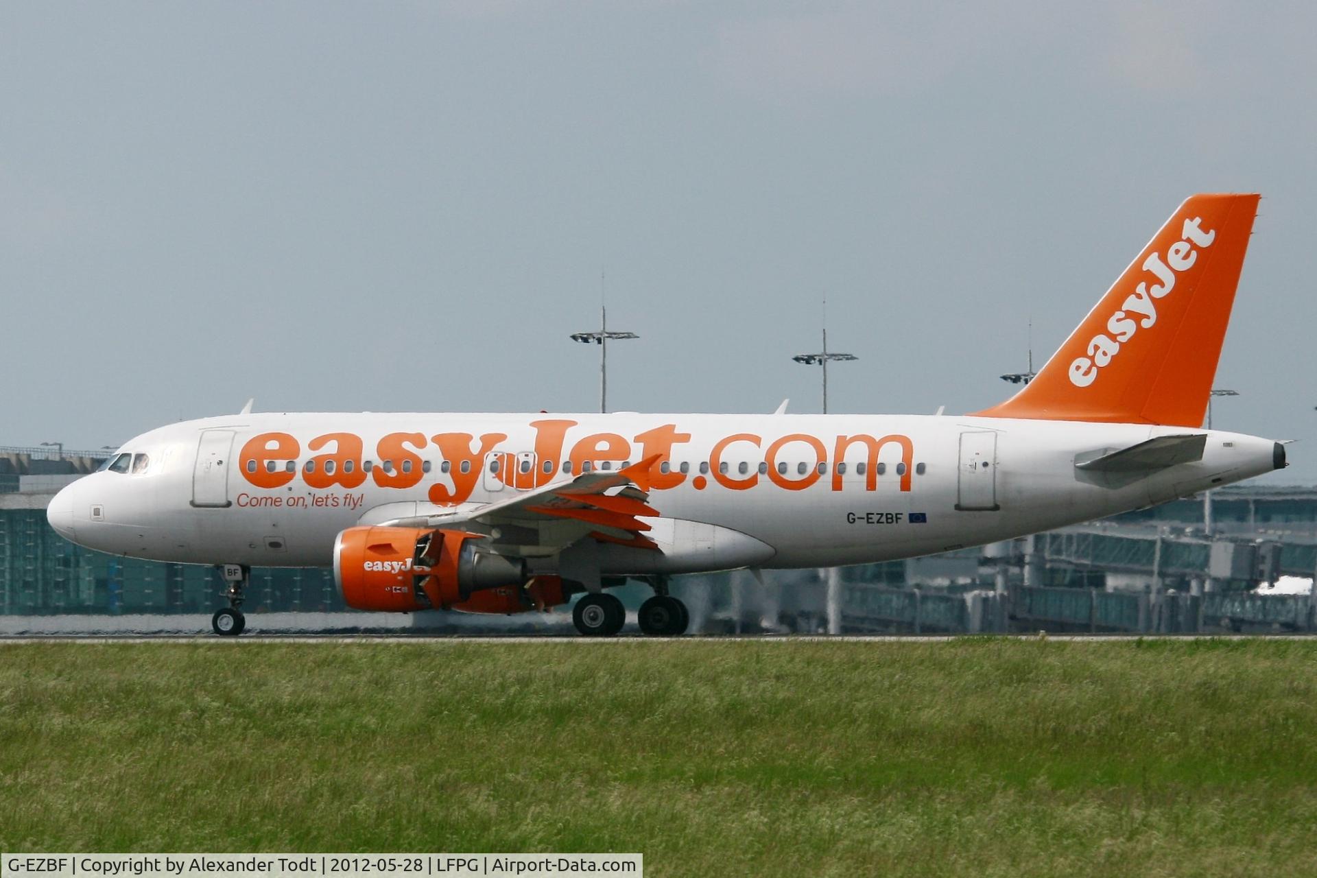 G-EZBF, 2006 Airbus A319-111 C/N 2923, Airbus A319-111, reverse thrust landing Rwy 26L, Roissy Charles De Gaulle Airport (LFPG-CDG)