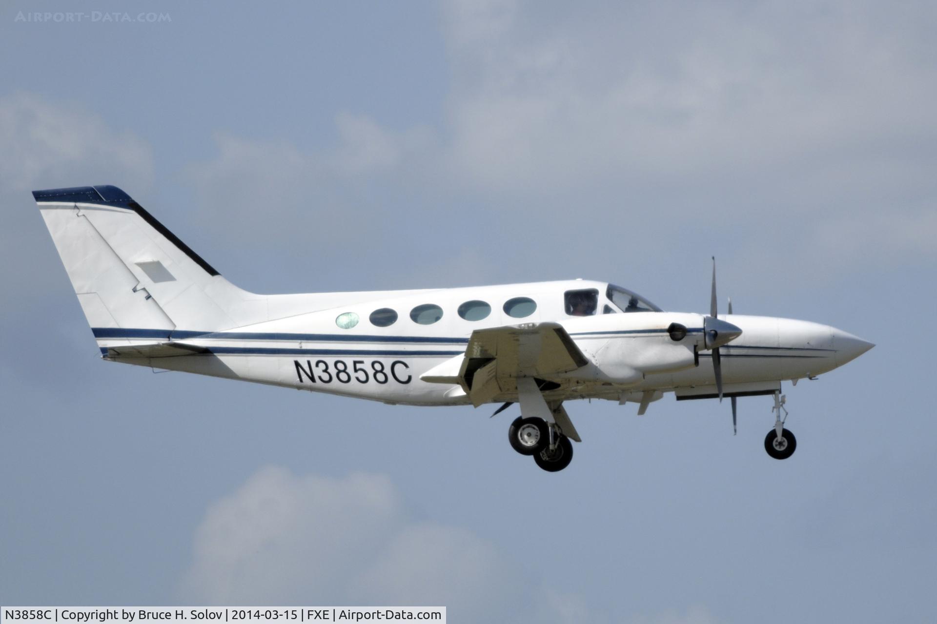 N3858C, 1976 Cessna 421C Golden Eagle C/N 421C0122, on approach to runway 8