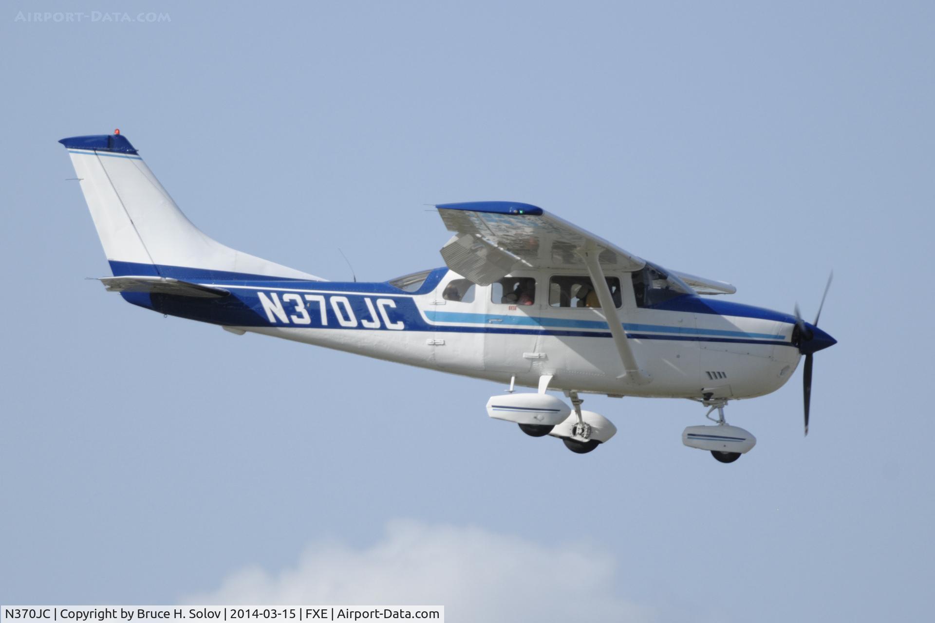 N370JC, 1977 Cessna U206G Stationair C/N U206-04024, Approach to FXE