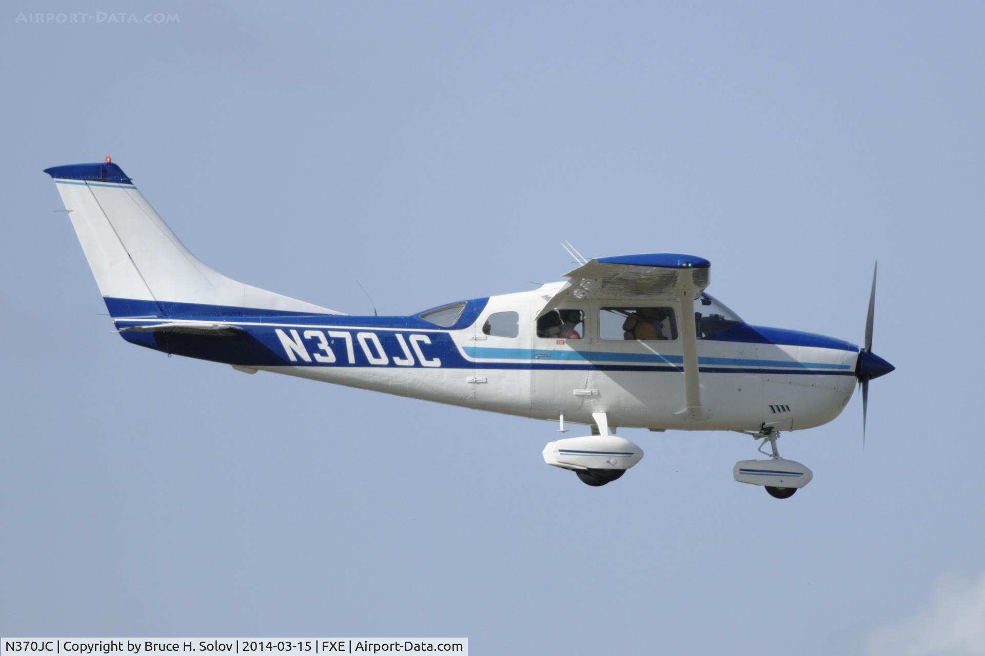 N370JC, 1977 Cessna U206G Stationair C/N U206-04024, approach to FXE