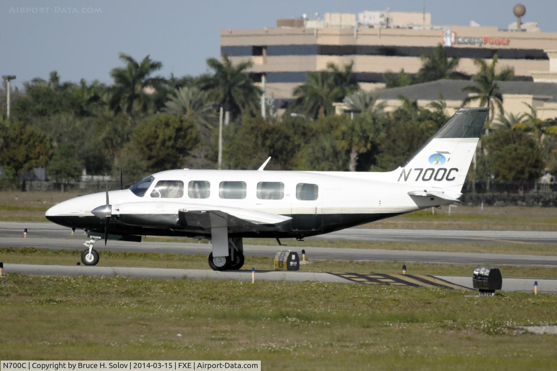 N700C, 1974 Piper PA-31-350 Chieftain C/N 31-7405497, awaiting departure from FXE