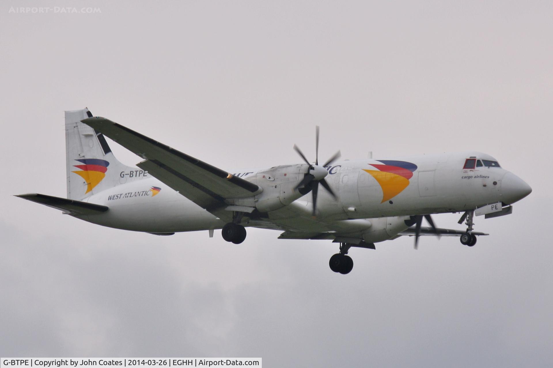 G-BTPE, 1989 British Aerospace ATP C/N 2012, Finals to 08 in poor weather