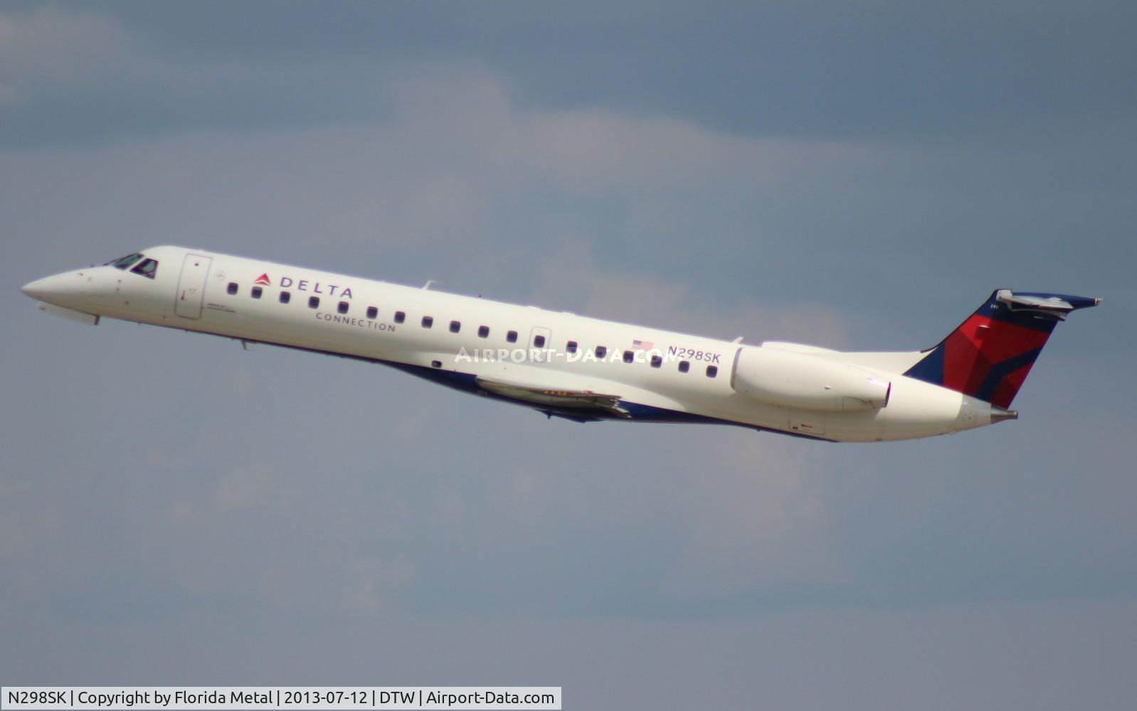 N298SK, 2001 Embraer ERJ-145LR (EMB-145LR) C/N 145508, Delta Connection E145LR
