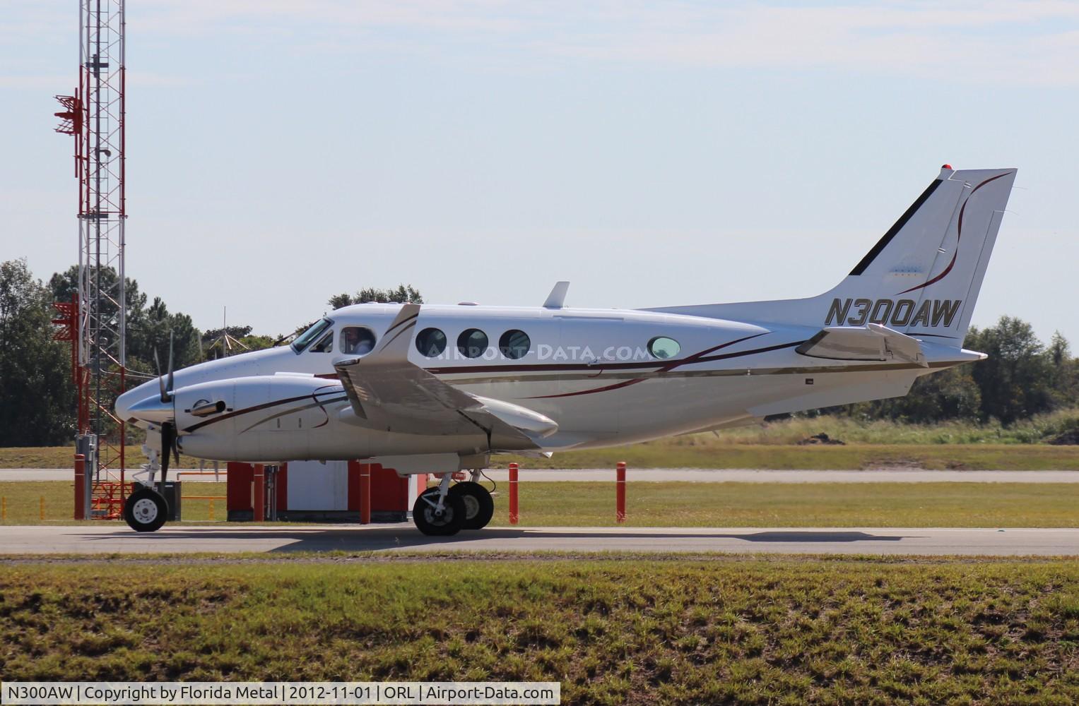 N300AW, 1999 Raytheon Aircraft Company C90A C/N LJ-1570, Beech C90A
