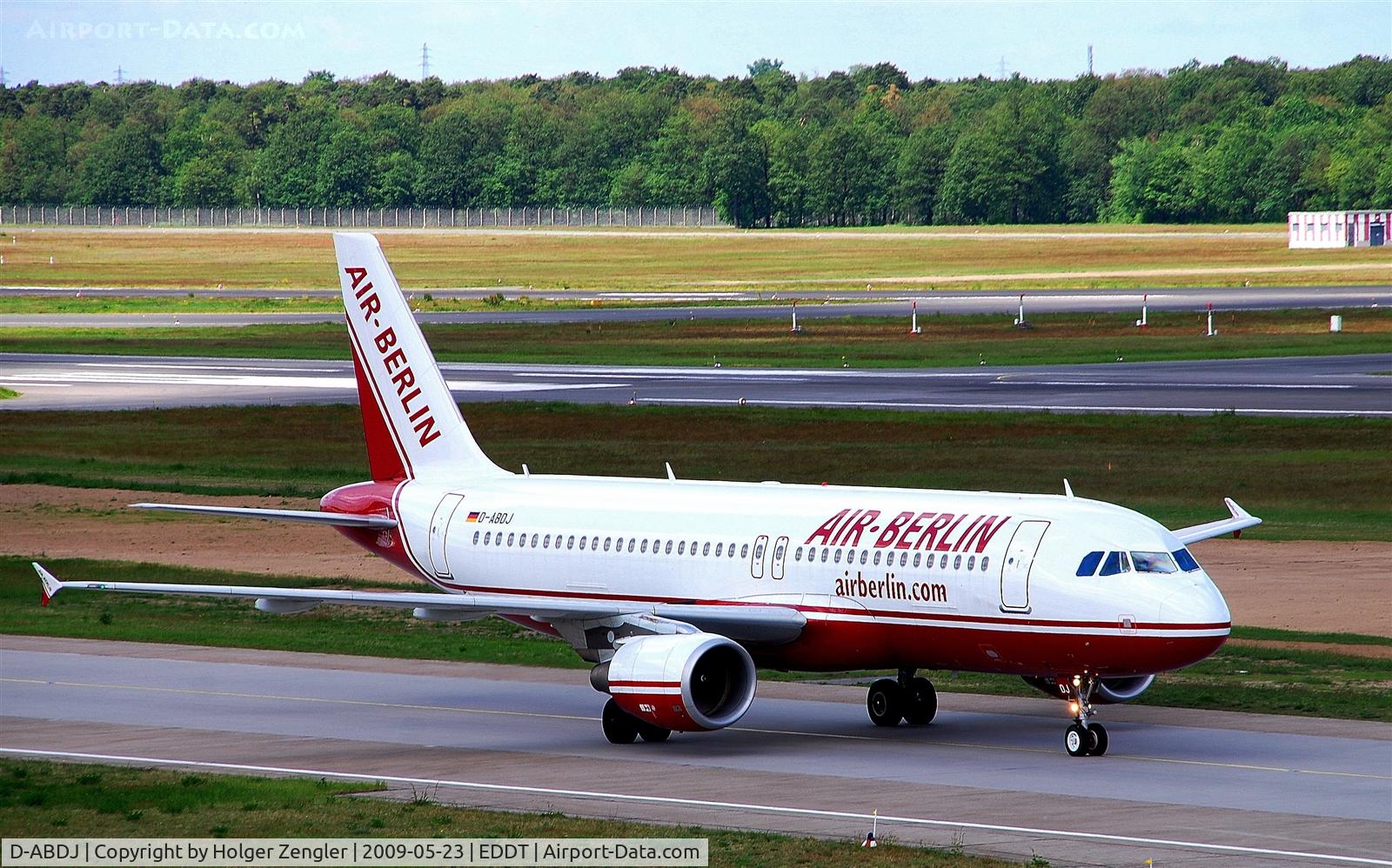 D-ABDJ, 2006 Airbus A320-214 C/N 2865, On taxi to parking posiiton....