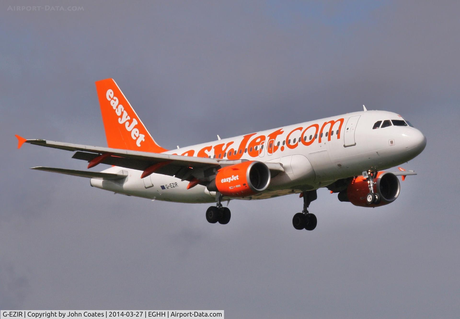 G-EZIR, 2005 Airbus A319-111 C/N 2527, Approach to 08