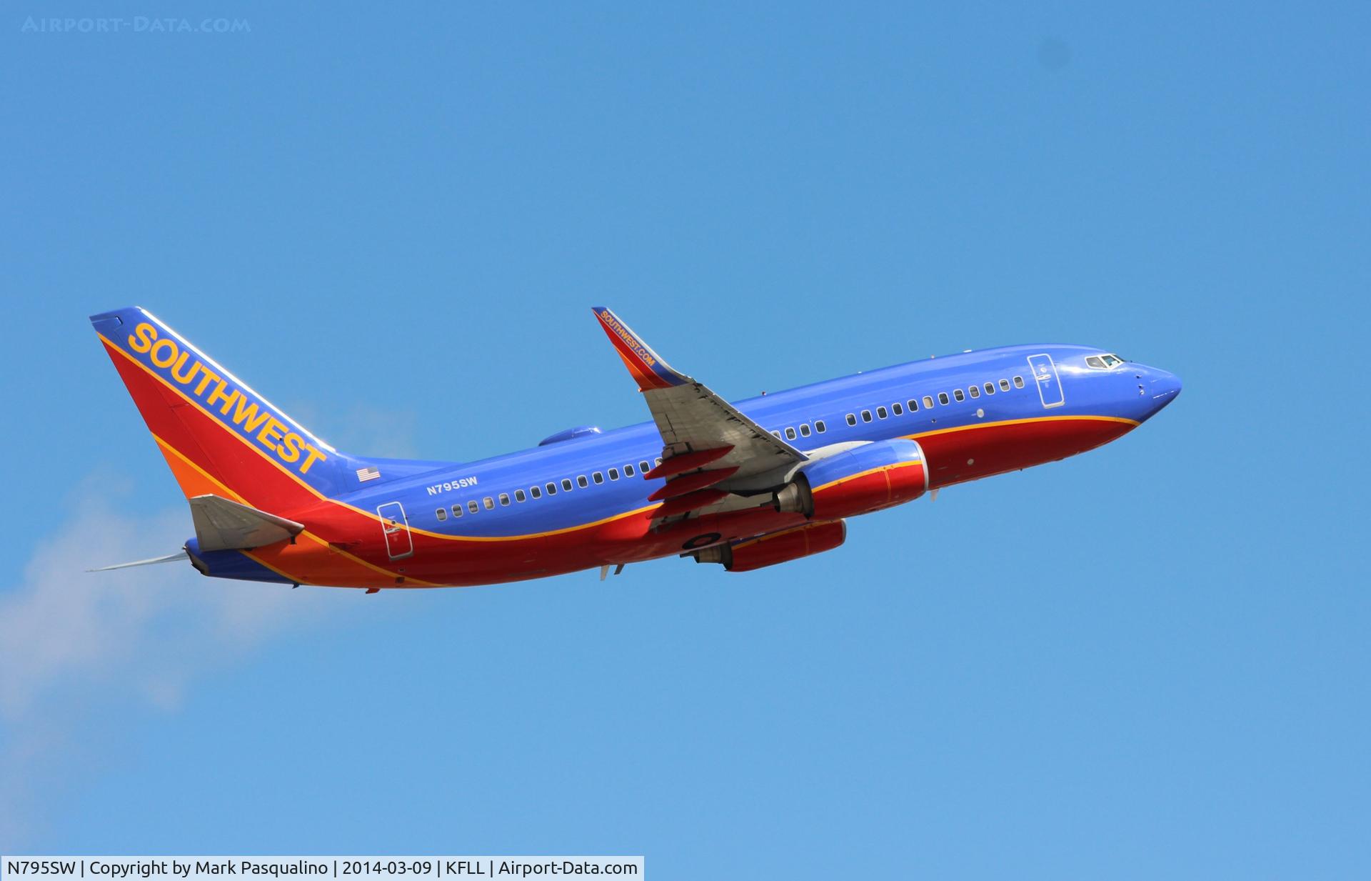 N795SW, 2001 Boeing 737-7H4 C/N 30606, Boeing 737-700