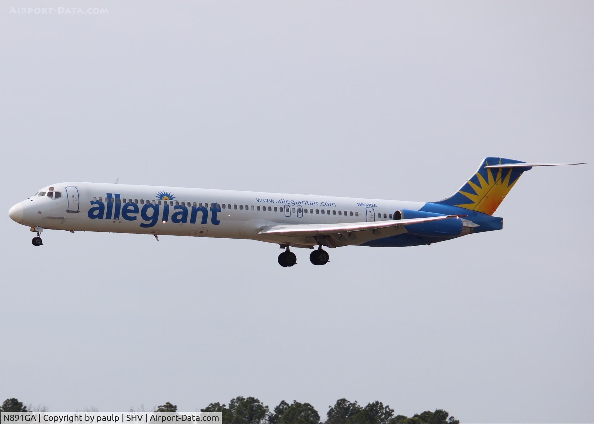 N891GA, 1986 McDonnell Douglas MD-83 (DC-9-83) C/N 49423, At Shreveport Regional.