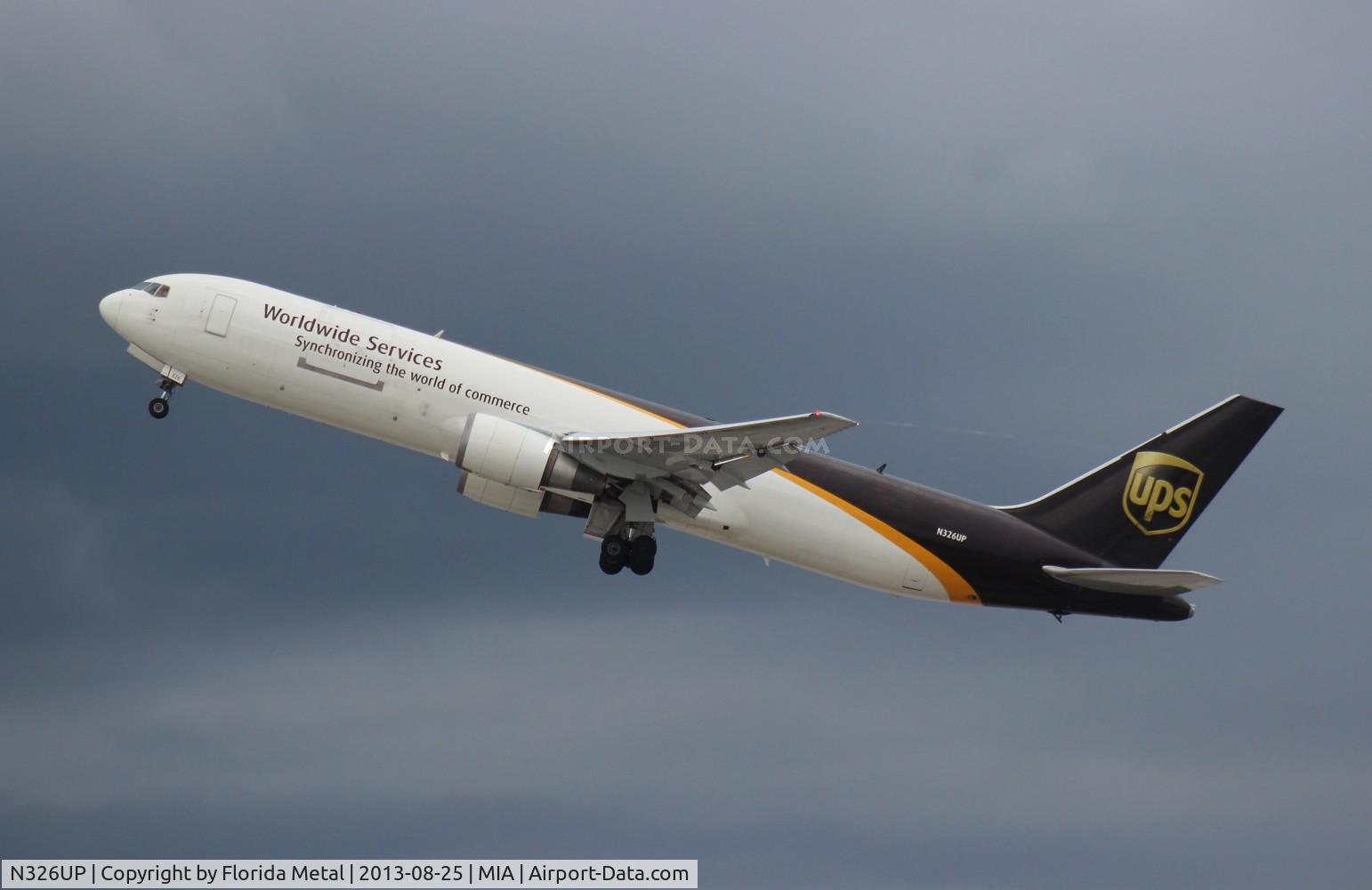 N326UP, 1998 Boeing 767-34AF C/N 27752, UPS 767-300