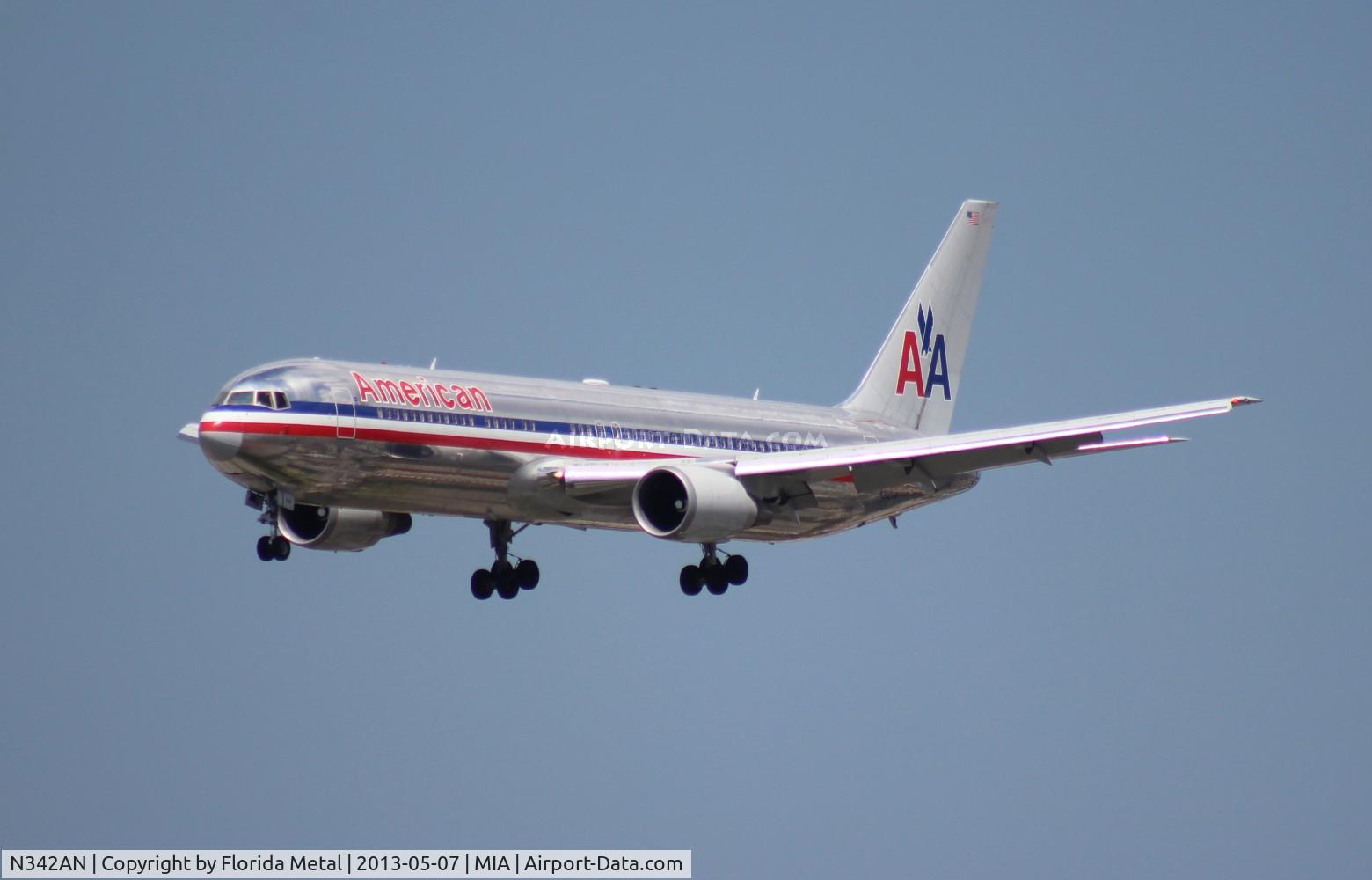 N342AN, 2002 Boeing 767-323ER C/N 33081, American 767-300