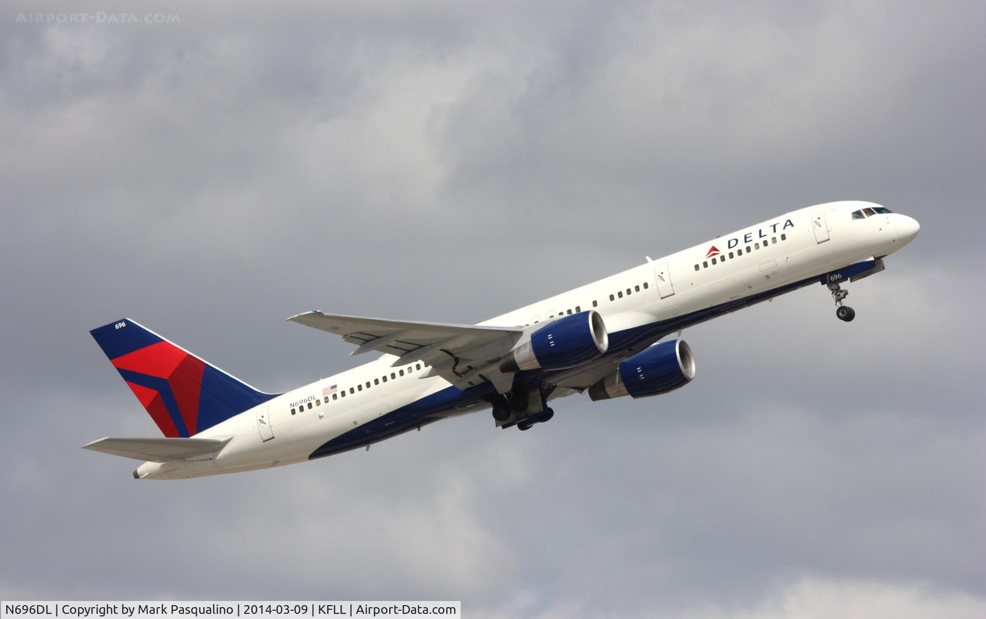 N696DL, 1999 Boeing 757-232 C/N 29728, Boeing 757-200