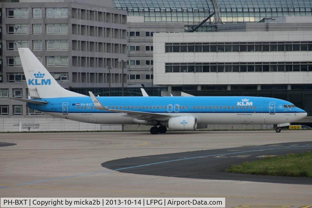 PH-BXT, 2004 Boeing 737-9K2 C/N 32944, Taxiing