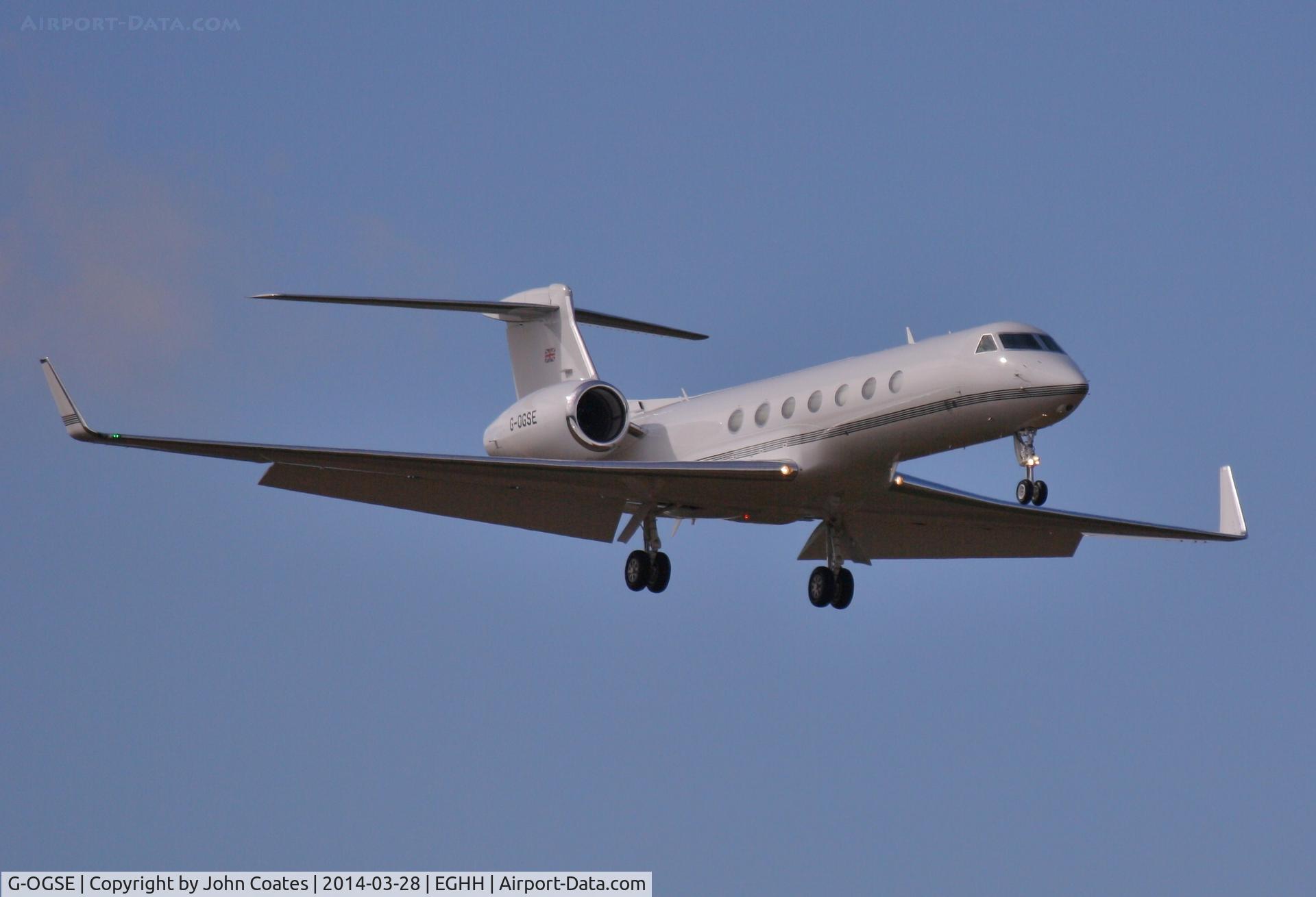 G-OGSE, 2014 Gulfstream Aerospace Gulfstream GV-SP C/N 5453, On approach to 08