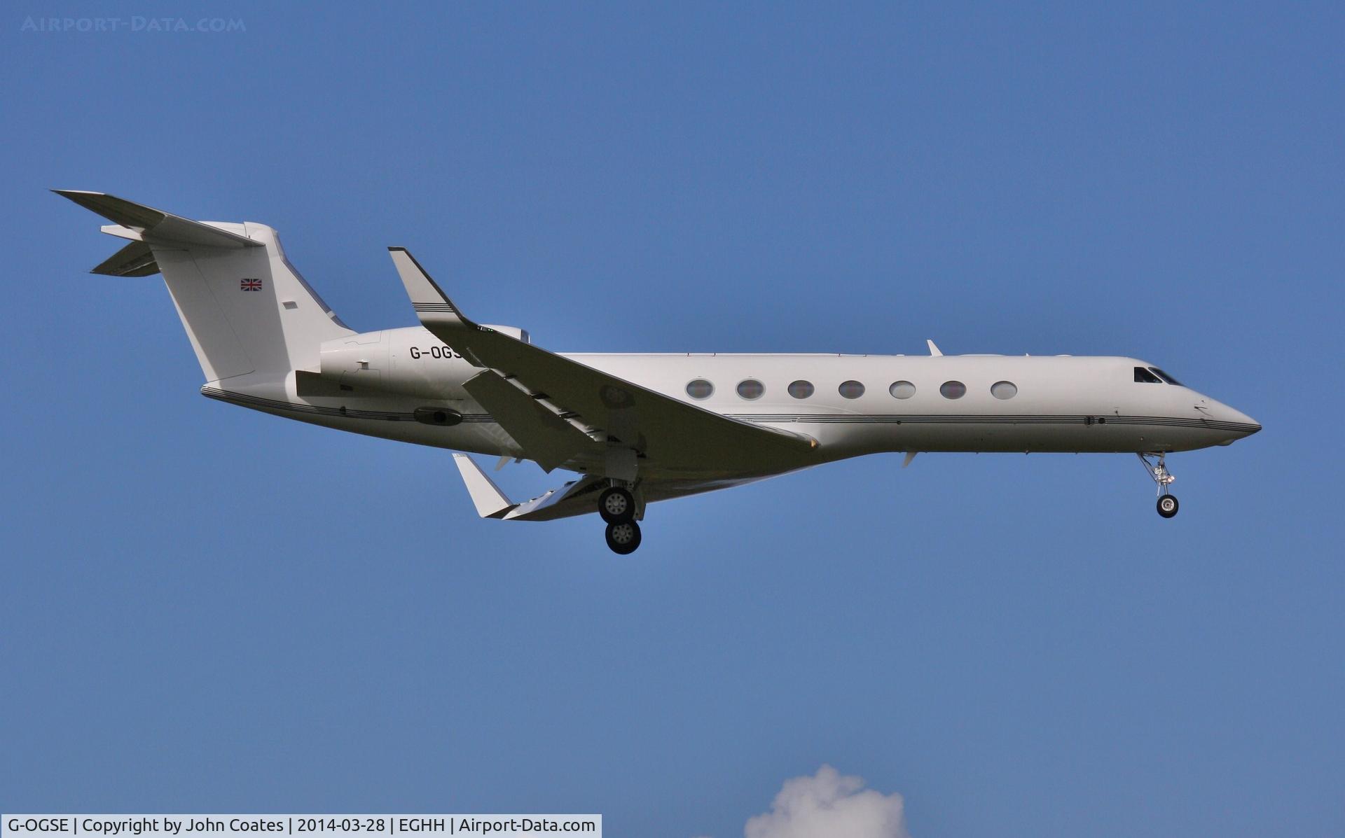 G-OGSE, 2014 Gulfstream Aerospace Gulfstream GV-SP C/N 5453, Finals to 08