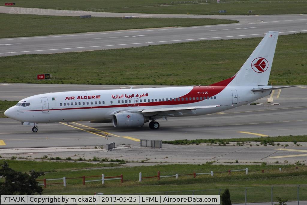 7T-VJK, 2000 Boeing 737-8D6 C/N 30203, Taxiing