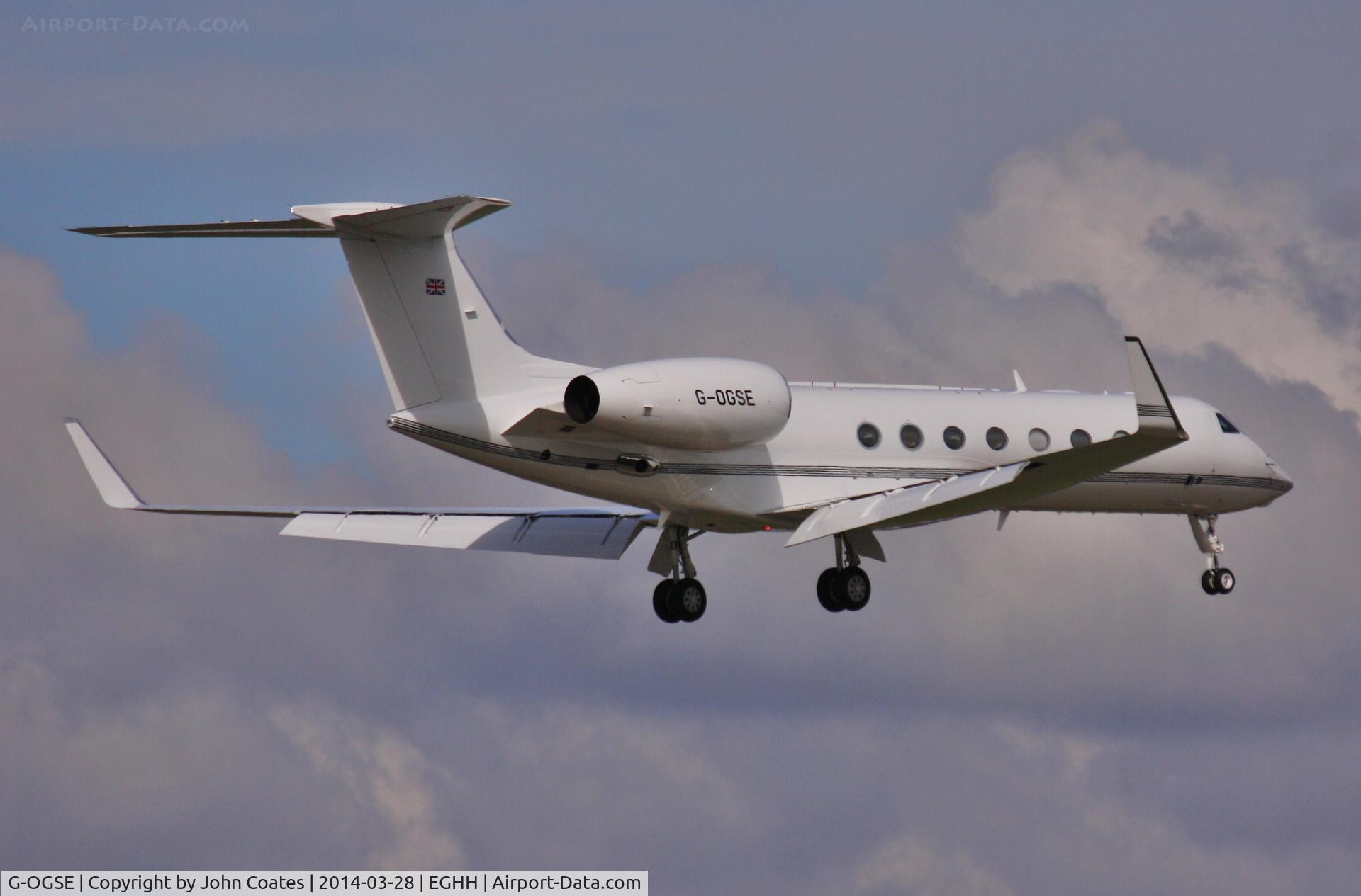 G-OGSE, 2014 Gulfstream Aerospace Gulfstream GV-SP C/N 5453, Arriving 08