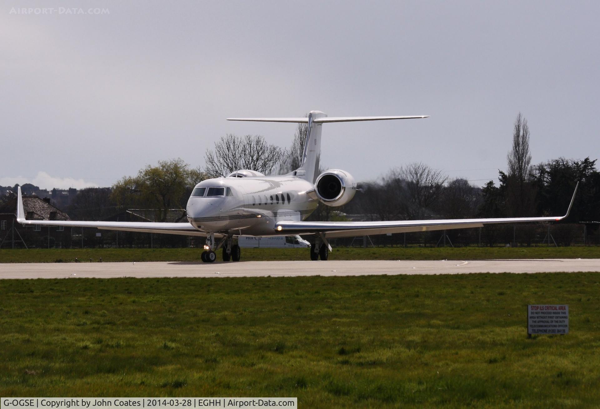 G-OGSE, 2014 Gulfstream Aerospace Gulfstream GV-SP C/N 5453, Lining up to depart after short stop.