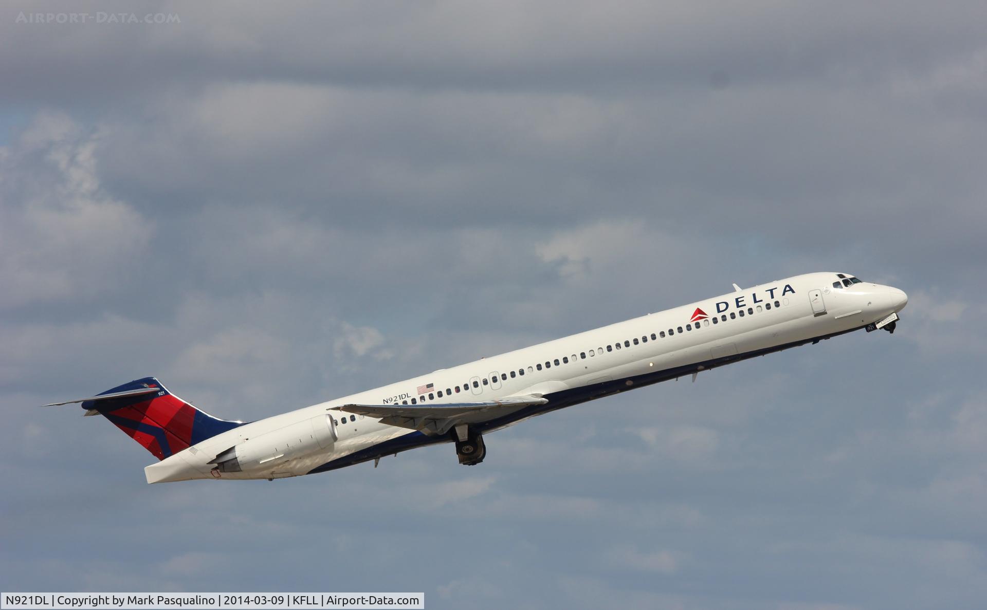 N921DL, 1988 McDonnell Douglas MD-88 C/N 49645, MD-88