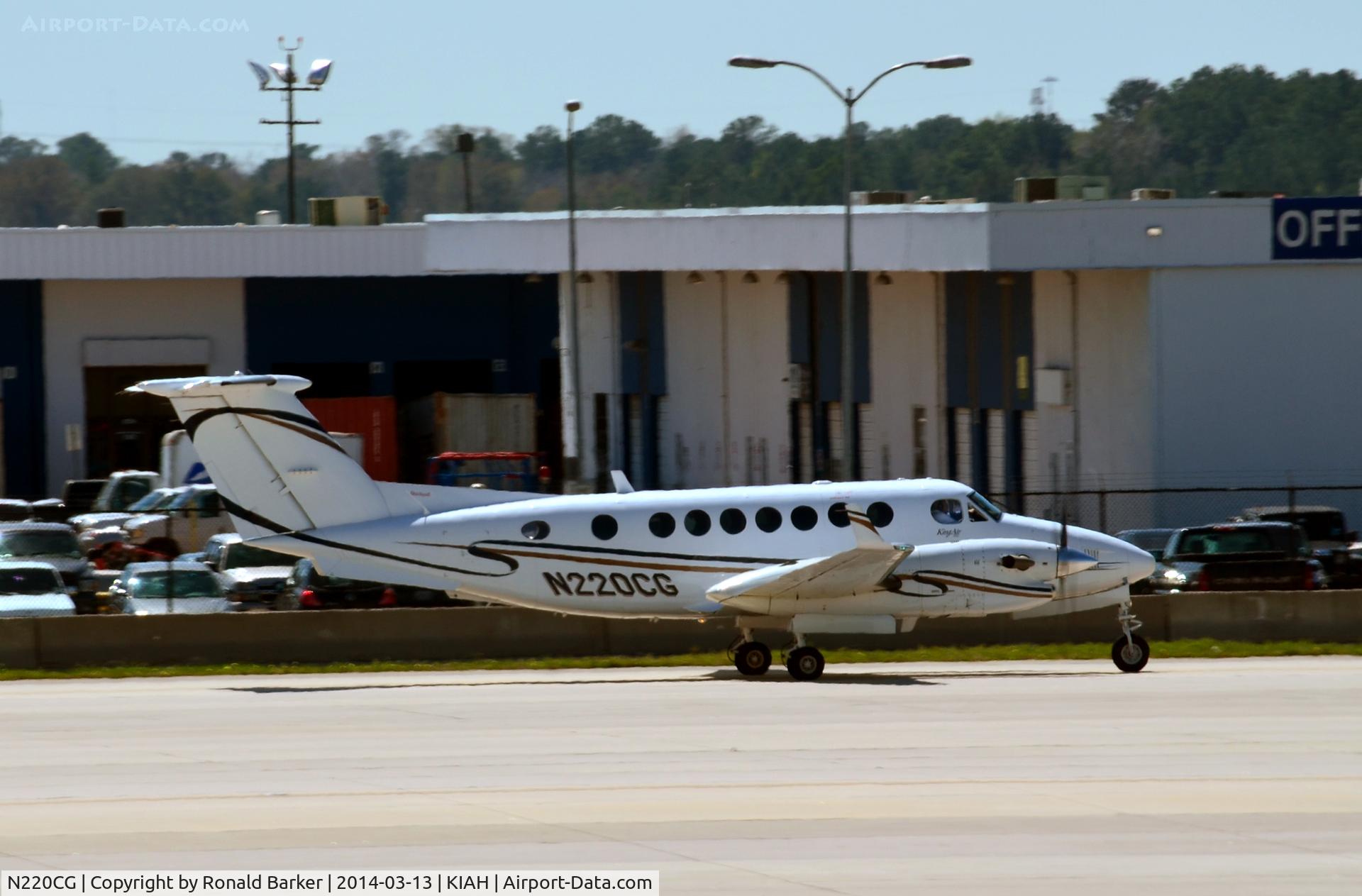 N220CG, Raytheon Aircraft Company B300 C/N FL-397, Taxi Houston