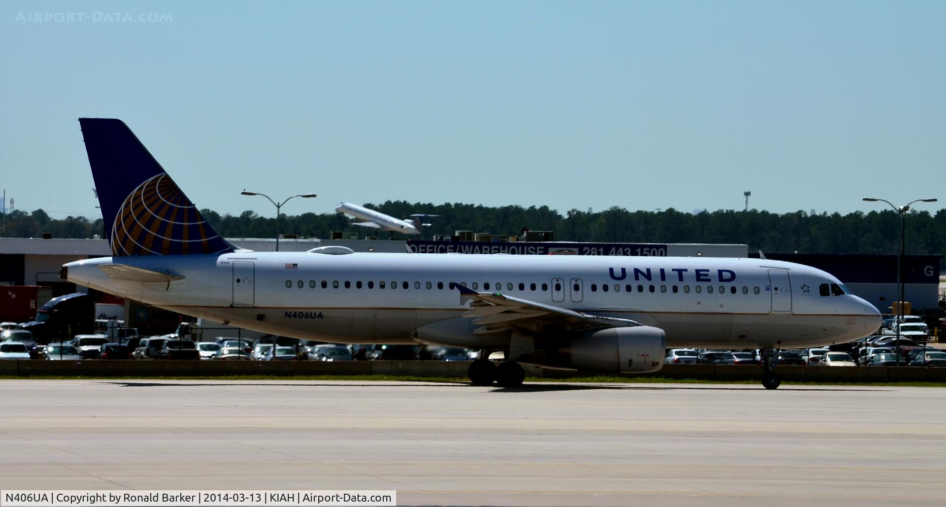 N406UA, 1994 Airbus A320-232 C/N 454, Taxi Houston
