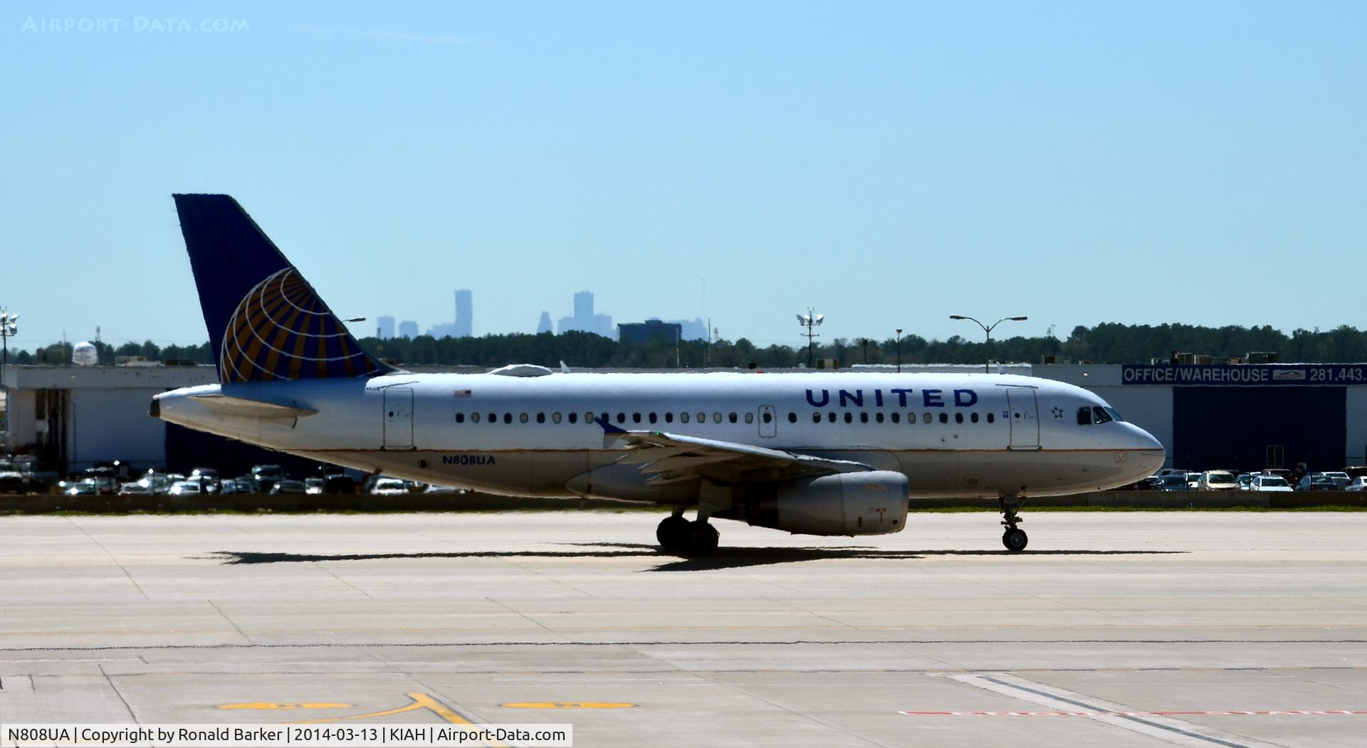 N808UA, 1998 Airbus A319-131 C/N 804, Taxi Houston