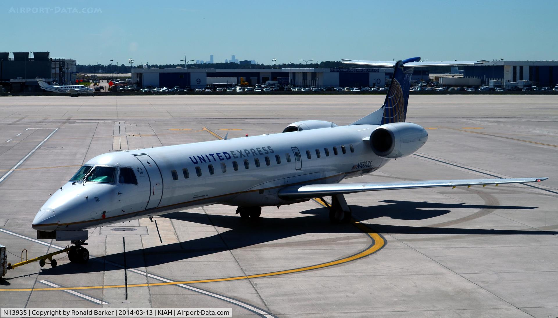 N13935, 1997 Embraer EMB-145EP (ERJ-145EP) C/N 145.022, Pushback Houston