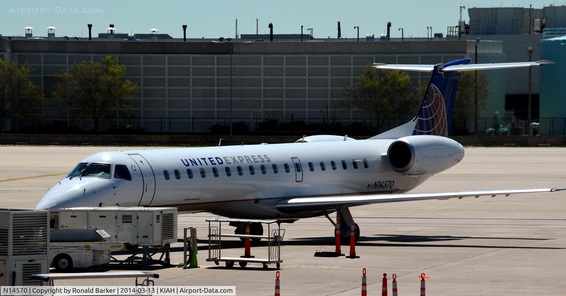 N14570, 2002 Embraer ERJ-145LR (EMB-145LR) C/N 145632, Gate Houston