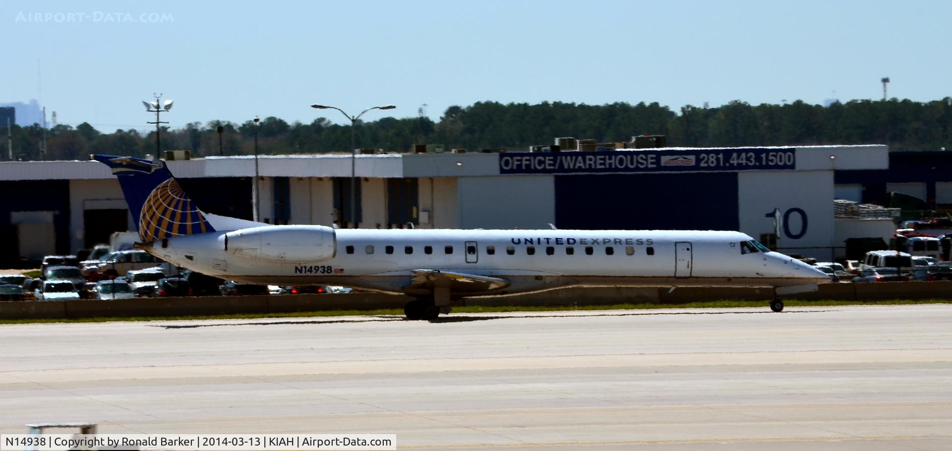 N14938, 1997 Embraer EMB-145EP (ERJ-145EP) C/N 145029, Taxi Houston