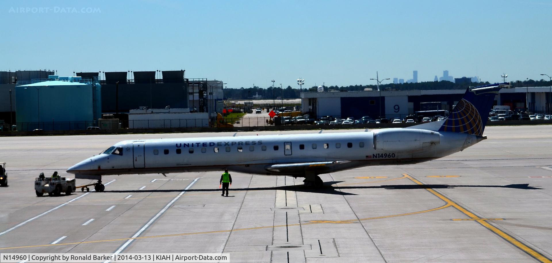 N14960, 1998 Embraer ERJ-145LR (EMB-145LR) C/N 145100, Pushback Houston