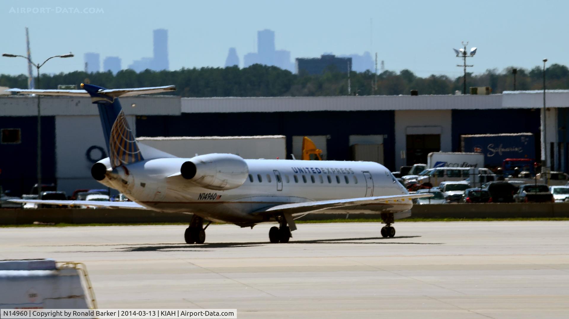 N14960, 1998 Embraer ERJ-145LR (EMB-145LR) C/N 145100, Taxi Houston