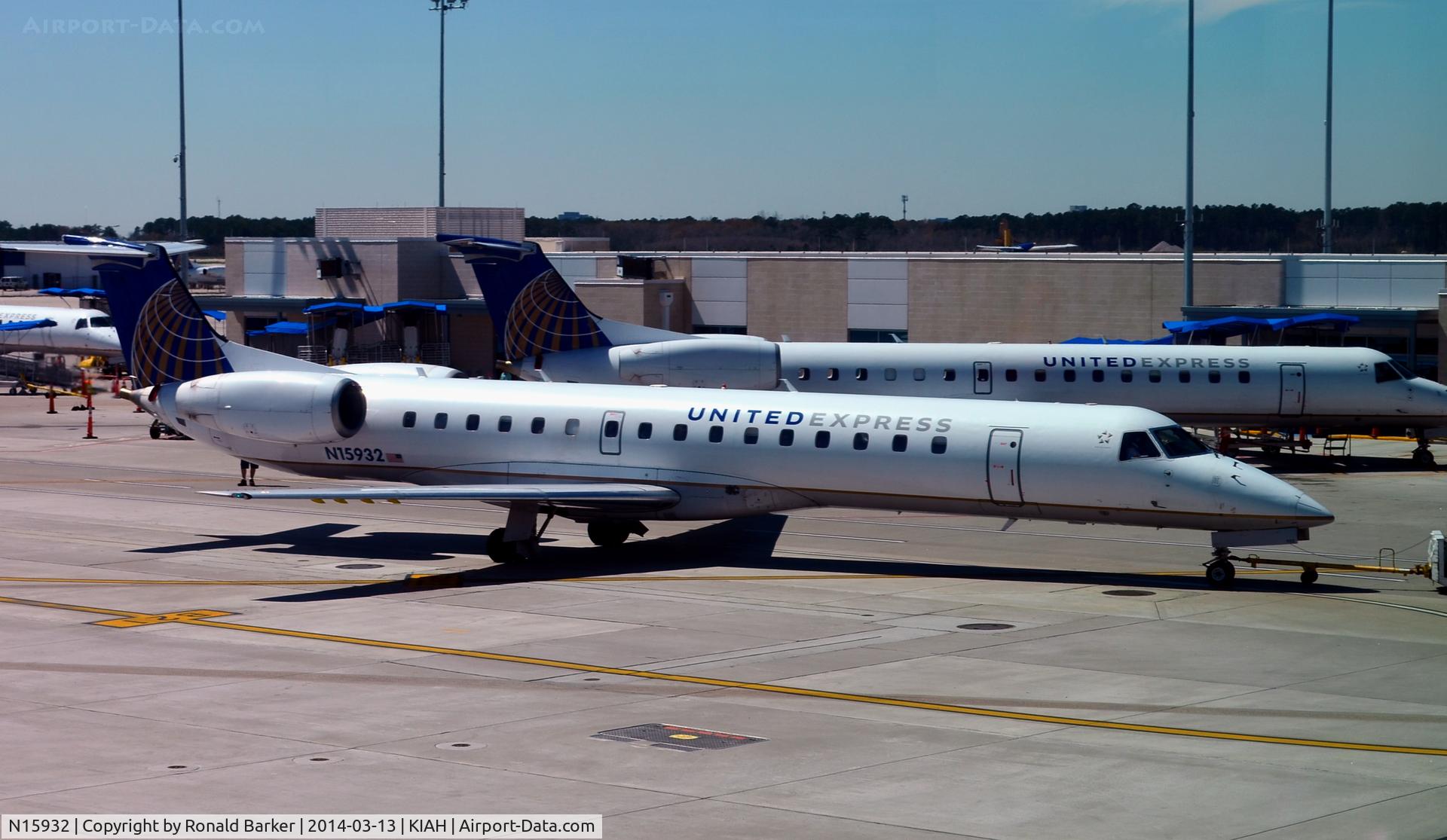 N15932, 1997 Embraer EMB-145EP (ERJ-145EP) C/N 145015, Pushback Houston