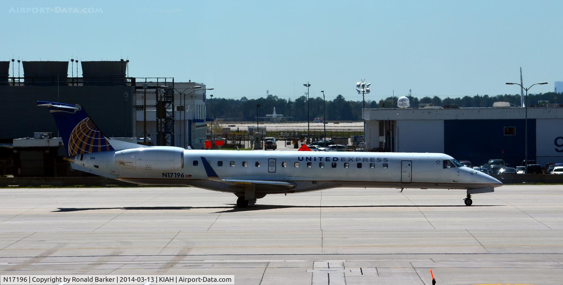 N17196, 2005 Embraer ERJ-145XR (EMB-145XR) C/N 14500945, Taxi Houston