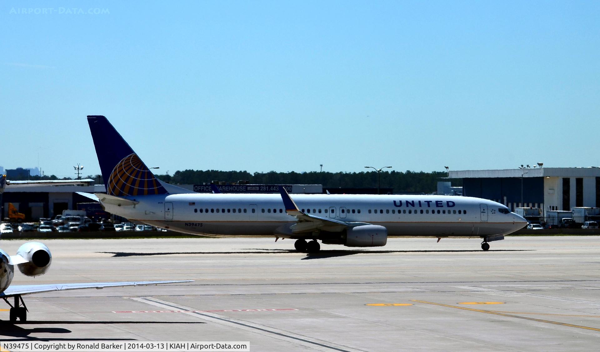 N39475, 2013 Boeing 737-924/ER C/N 37100, Taxi Houston
