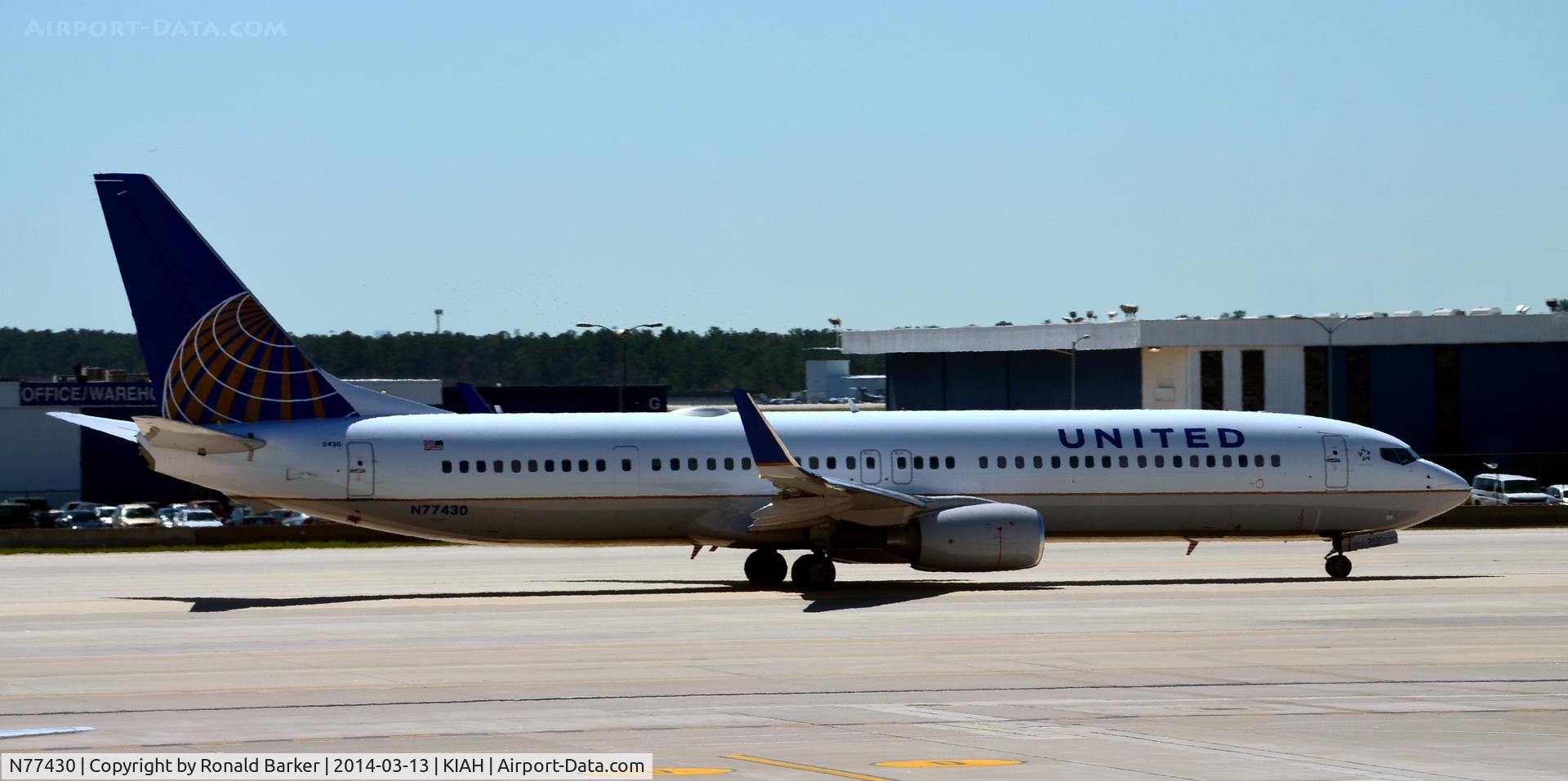 N77430, 2008 Boeing 737-924/ER C/N 37098, Taxi Houston