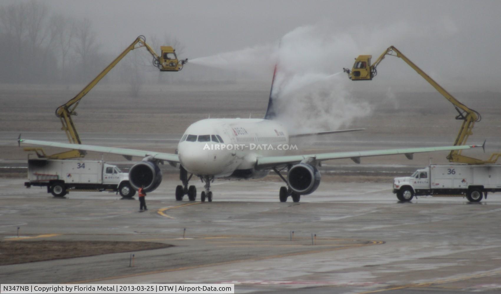 N347NB, 2002 Airbus A319-114 C/N 1800, Delta A319 getting deiced