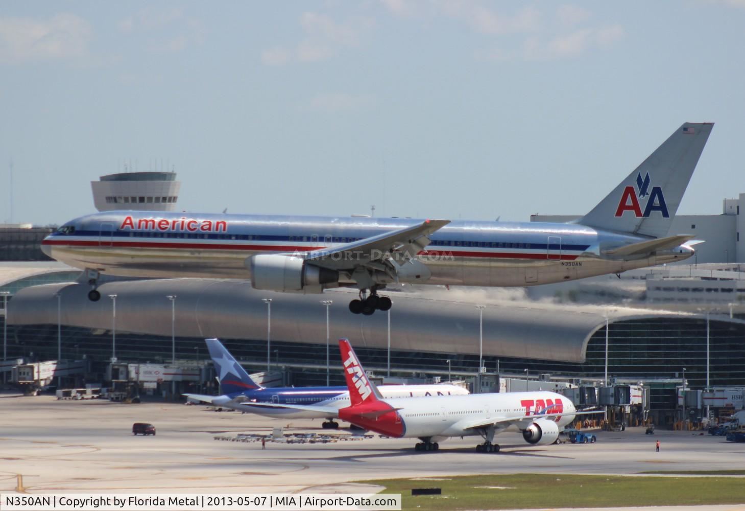N350AN, 2003 Boeing 767-323/ER C/N 33089, American 767-300