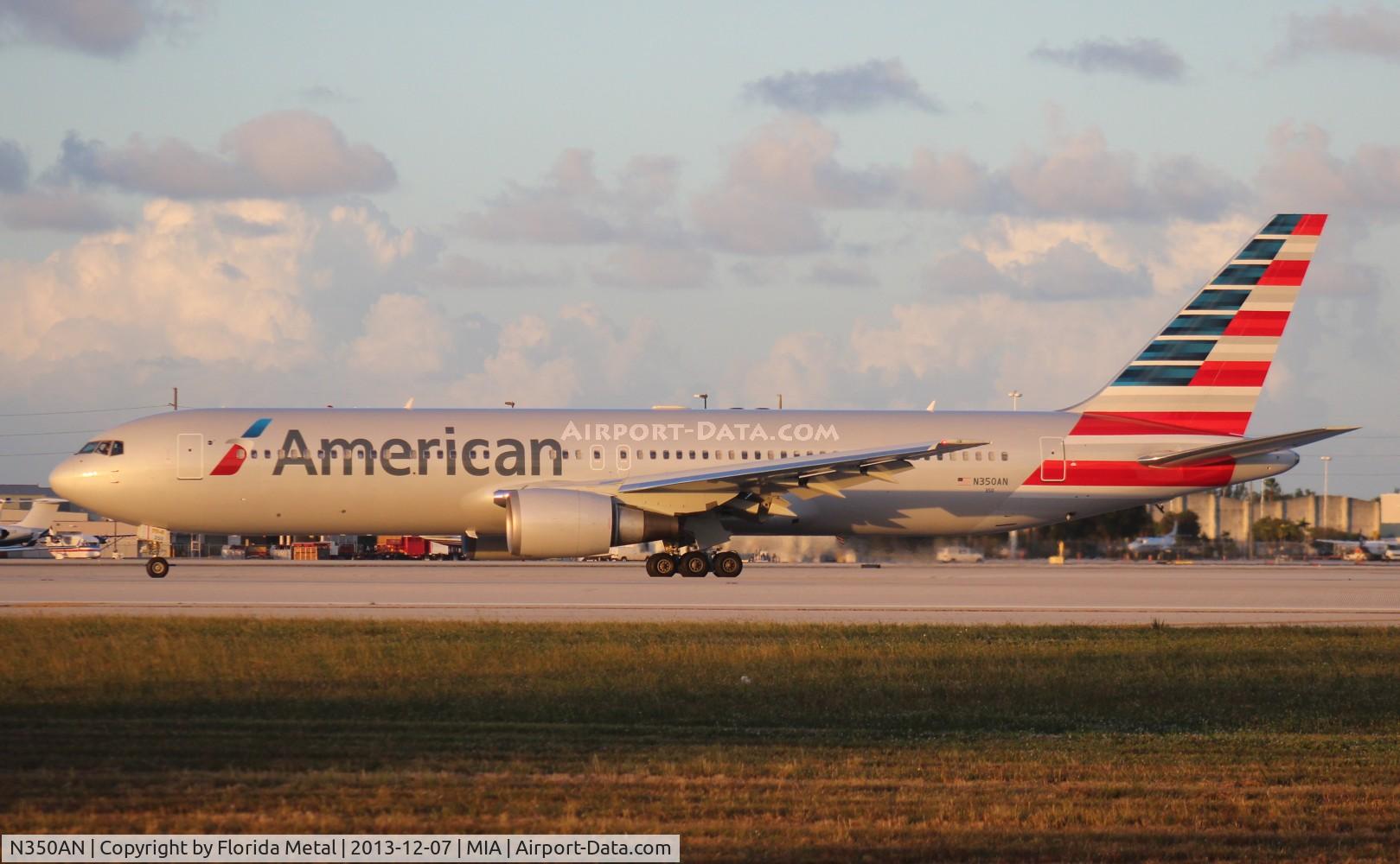 N350AN, 2003 Boeing 767-323/ER C/N 33089, American 767-300 in new 