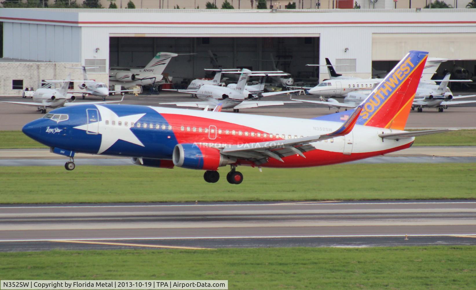 N352SW, 1990 Boeing 737-3H4 C/N 24888, Southwest Lone Star 1 737-300